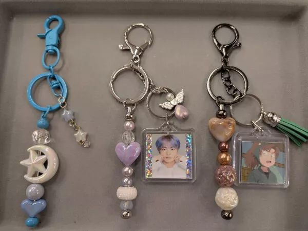 【4】完成したキラキラ★おまもりキーホルダーで記念写真❣