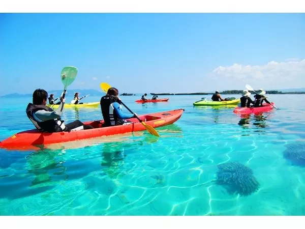 【恩納村｜1名可】やどかり島（無人島）上陸！クリアカヤック（シュノーケルなし）★スタッフ撮影写真無料プレゼント付き♪