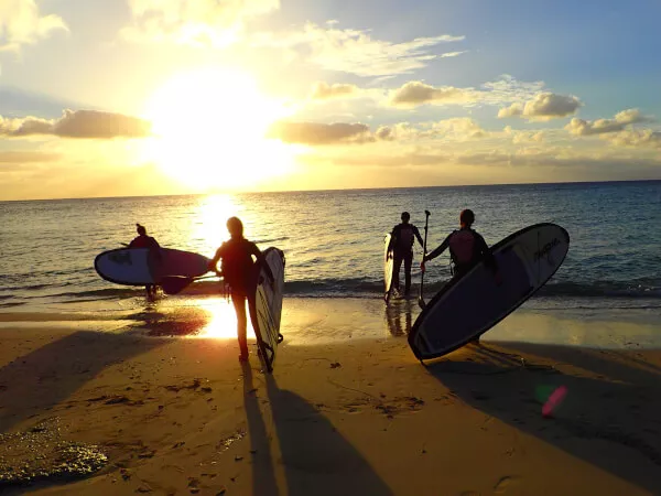恩納村『サンセットSUP体験』★沖縄到着日に参加OK【沖縄本島中部・約2時間・12歳以上・2名～】