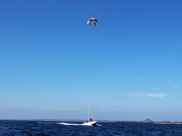 瀬底ビーチマリンクラブ・瀬底 島・パラセイリング