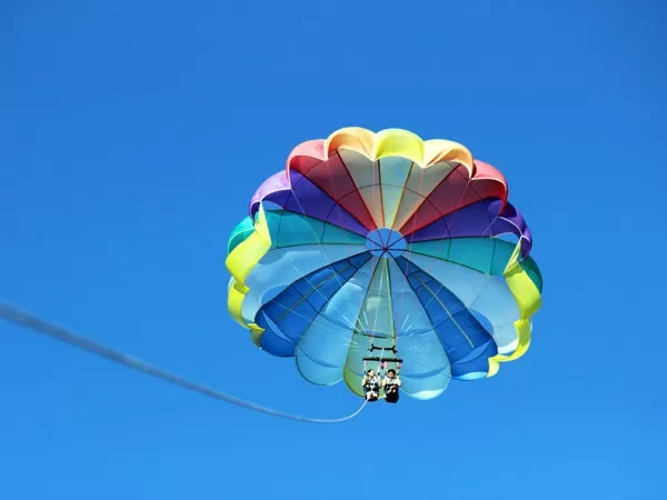 瀬底ビーチマリンクラブ・瀬底 島・パラセイリング