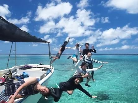 伊良部島 『SUP・シュノーケル・釣りなどおまかせボート1日コース』★青の洞窟・珊瑚畑【宮古島空港から車約25分・約6時間・3歳以上・2名～・ランチ付・島内送迎可★5～10月限定】