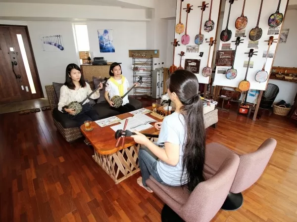 読谷村『三線体験きっかけ講座』【沖縄本島中部・約30分or約70分・6歳以上・1名可・当日電話申込可】