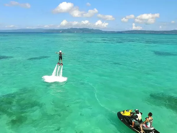 古宇利島マリンスポーツ『フライボード』体験【古宇利ビーチ開催・約60分・12歳以上・1名可・当日電話申込可】