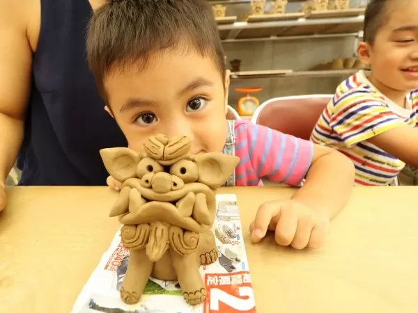 那覇市伝統工芸館「てびねりシーサー作り」体験【国際通りてんぶす那覇・約120分・1体・6歳以上・1名可・約1ヶ月後作品受取・当日電話申込可】