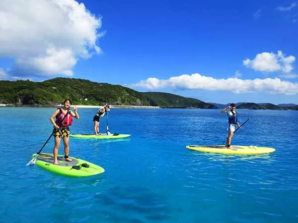 座間味島『SUPクルージング』★初心者歓迎【那覇日帰り可・約2時間半・13歳以上・1名可・写真データ付・島内無料送迎】