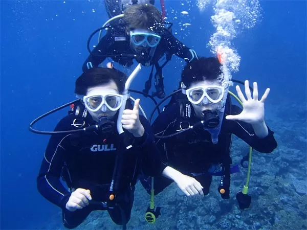 石垣島ボート体験ダイビング1本＋シュノーケリング【石垣市内発・午前～約5時間・1名可・水中写真（ダウンロード形式）＆送迎無料（石垣市街地～川平地区まで）】