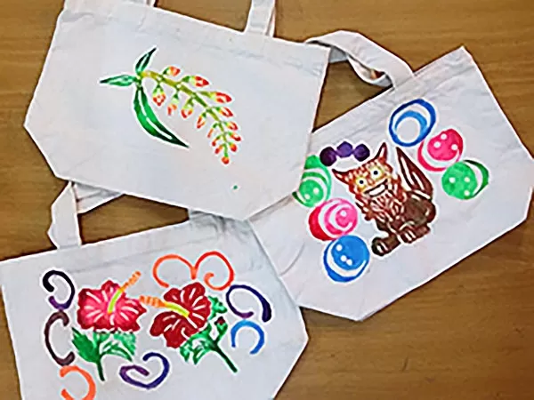 石垣島『紅型染体験』トートバック（サイズ小・大）orTシャツから選択【約60分・3歳以上・1名可・当日電話申込可】