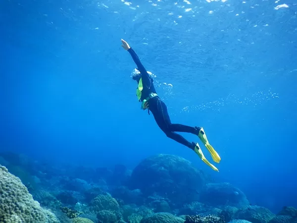 宮古島周辺『伊良部（いらぶ）島』スキンダイビング（素潜り）【約3時間半・1日2便・8歳以上・1名可】★PADIスキンダイバーライセンス取得コース
