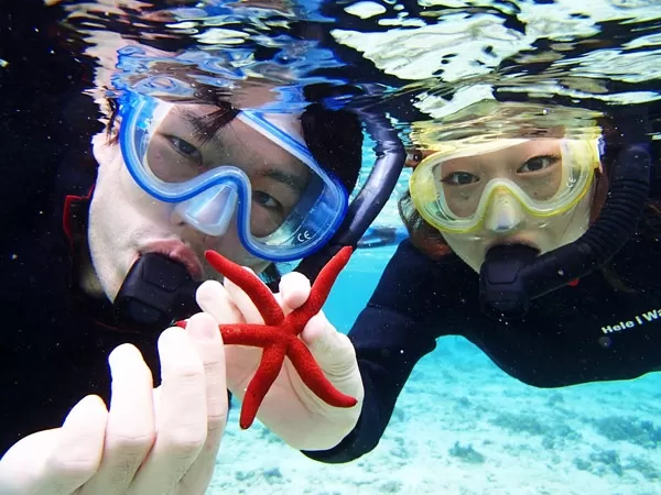 沖縄 青の洞窟ビーチシュノーケリング【ガイド貸切・恩納村店舗集合・5歳以上・1名可・餌付け＆タオル貸出無料・水中カメラ撮影付（CD-R or メール）・英語可・託児対応可★当日電話申込可】