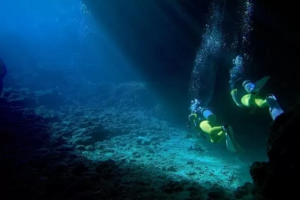 沖縄青の洞窟ビーチ体験ダイビング・レンタル・真栄田 岬・ダイビング 安い