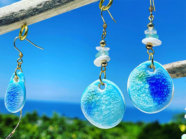 本島北部・美ら海水族館から車約2分　ピアス・イヤリング作り体験【当日電話申込ＯＫ｜1名可】