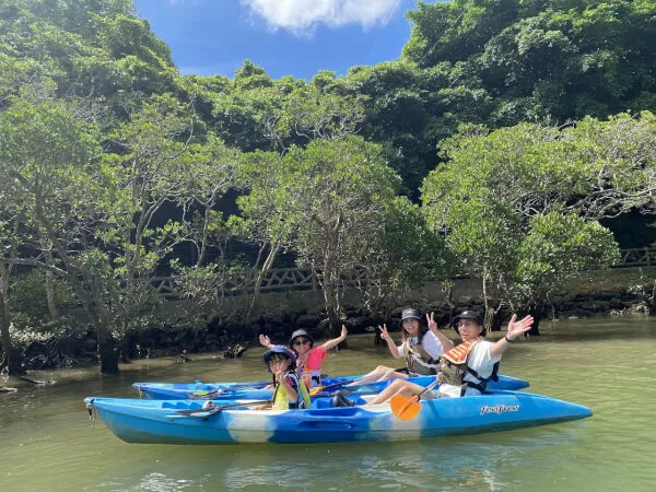 【グループ割】沖縄本島中部『比謝川（ひじゃがわ）』マングローブカヤックツアー【約2時間・2歳以上】★４名様以上から