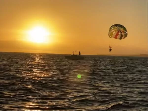 パラセーリング