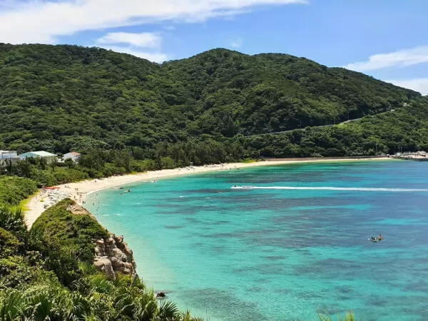 WEB割10％OFF＆≪全国旅行支援最大20％OFF≫渡嘉敷島『阿波連ビーチ』日帰り海水浴ツアー★チャータークルーザープラン【那覇発・渡嘉敷上陸・船乗船料＆お昼代込・約8時間】