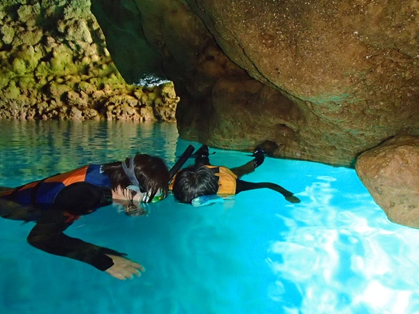 青の洞窟シュノーケリング