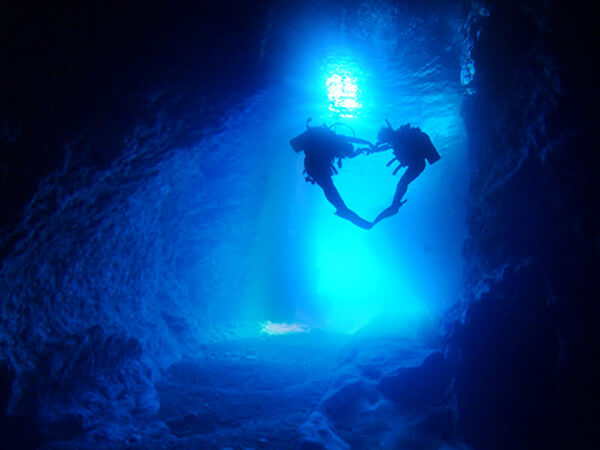 PADIオープンウォーターダイバー講習3泊4日【本島中部 宜野湾市開催・空港＆那覇～北谷町送迎可・ゴールドカード発行※教材＆申請料別途】