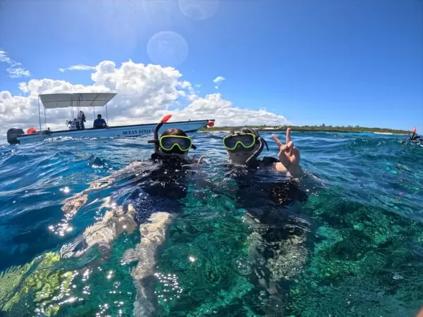ビーチからポイントまでは専用ボート楽々移動♪