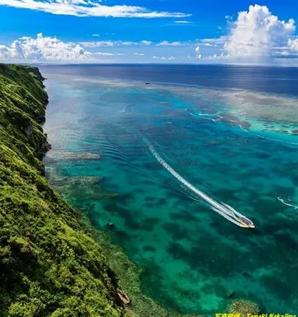 三角点・イグアナ岩断崖下の遊覧の様子