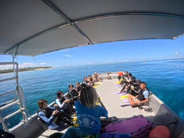 本島から高速船で片道わずか１５分で行ける離島はここ「水納島」だけ♪