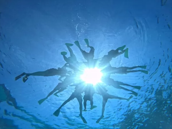 本島から高速船で片道わずか１５分で行ける離島はここ「水納島」だけ♪