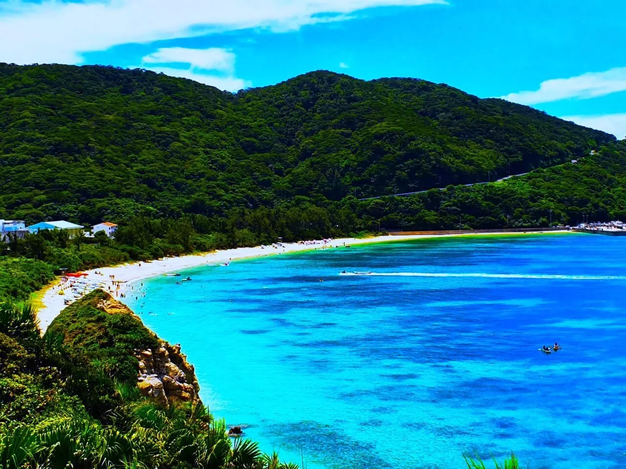 ＜那覇発／慶良間日帰り＞チャータークルーザーで行く！透明度抜群『渡嘉敷島』へ上陸♪サンゴ礁と熱帯魚の「阿波連ビーチ」海水浴プラン♪