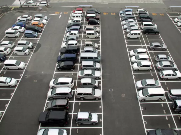 お店の目の前が駐車場です