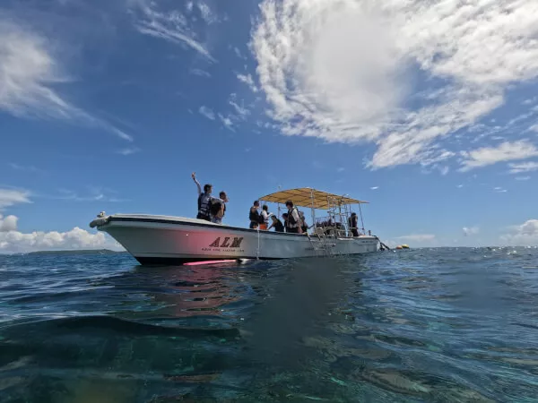 行き方②　自船『アクアライン号』で行く！　定員27名　大勢で行くならこれ！　