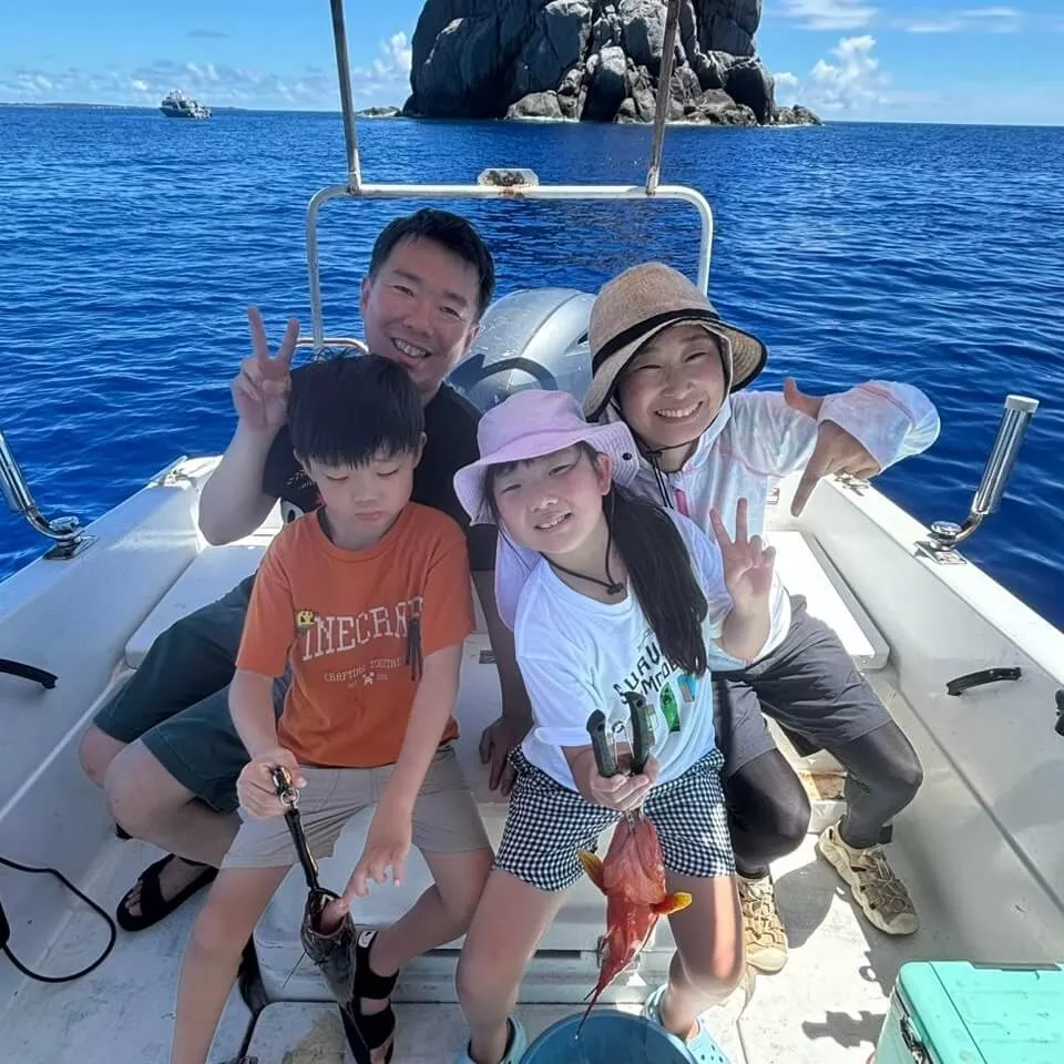 【手ぶらでOK】知識ゼロから始める船釣り体験！【久米島ブルーの海で「釣れる感動」を体験】