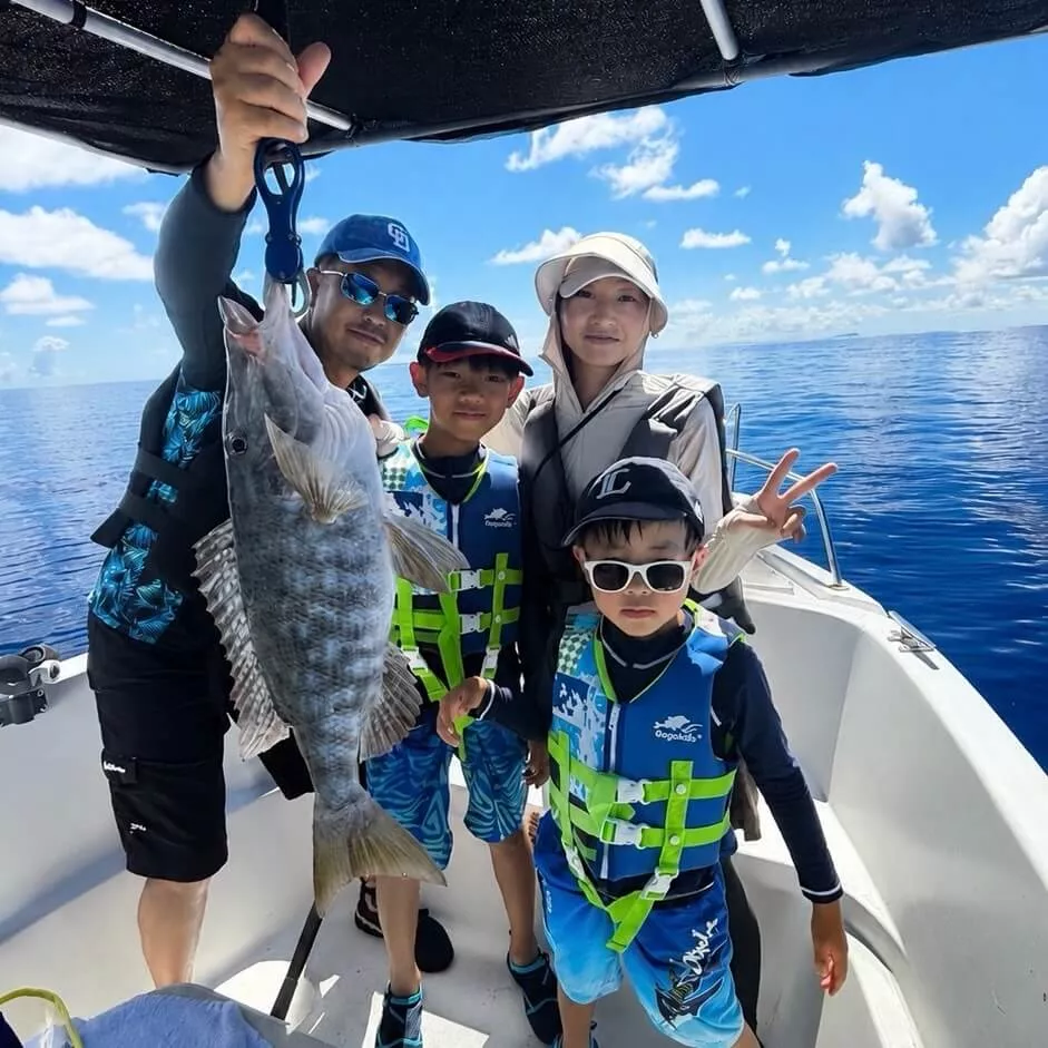 【グループ貸切】目指せ大漁！久米島 極上フィッシング4時間【釣った魚を食べられる！】