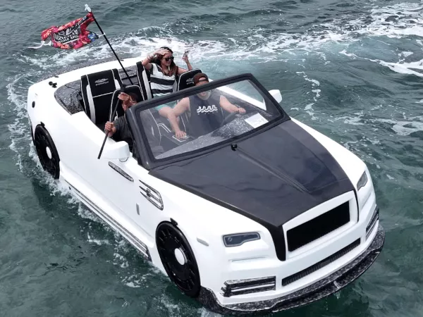 【沖縄・うるま市】日本初上陸ウォータースポーツカー乗車体験