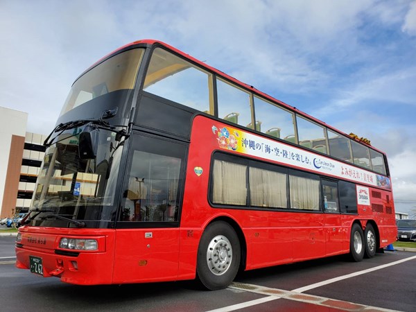 ★40％割引★気分爽快！2階建て屋根のないオープントップバスで沖縄の新しい景色を楽しもう！1便～3便から選べます♪