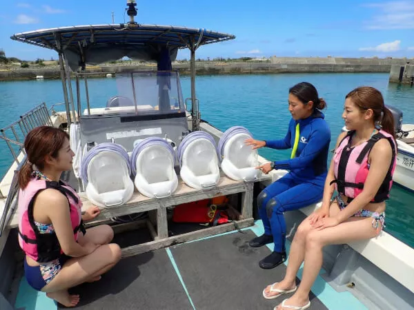 シーウォークの説明を実際のヘルメットでします