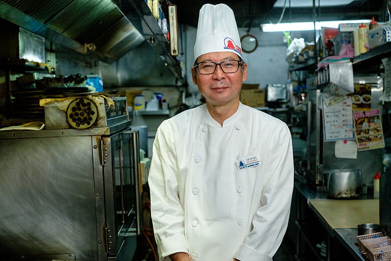 サムズバイザシー泡瀬店|サムズでステーキを焼いて35年以上の超ベテラン新垣武紀さん