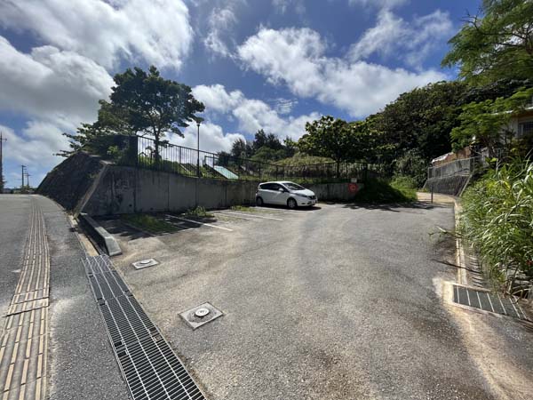 02はえるん公園_駐車場
