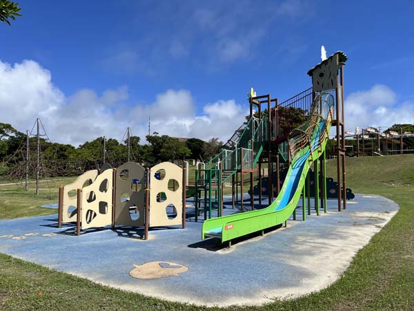 03グスクロード公園_遊具1