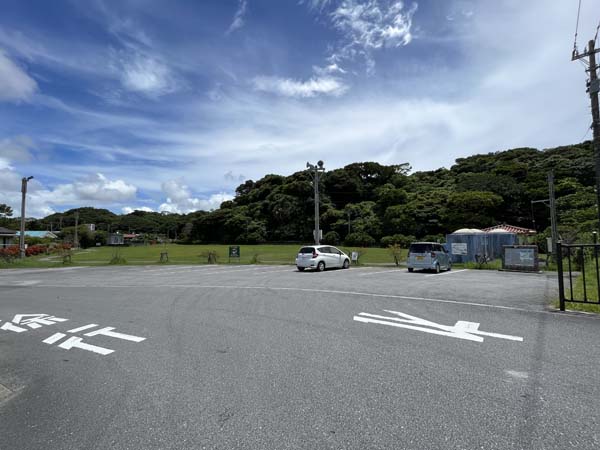 03漢那農村_多目的広場-駐車場