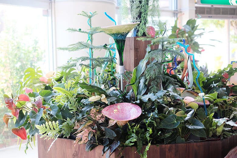 琉球ガラス村｜琉球ガラスで作られた花と植物の作品