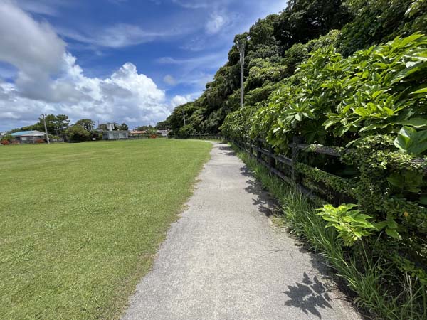 05漢那農村_多目的広場-遊歩道