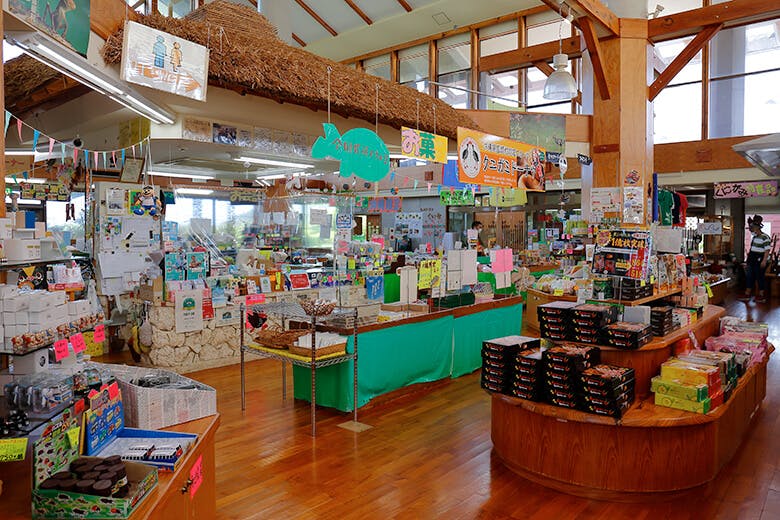 道の駅ゆいゆい国頭｜店内内観