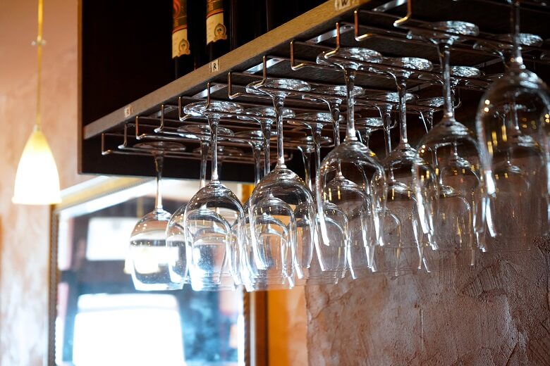 SOLEMARE(ソレマーレ)|店内に並ぶワイングラス