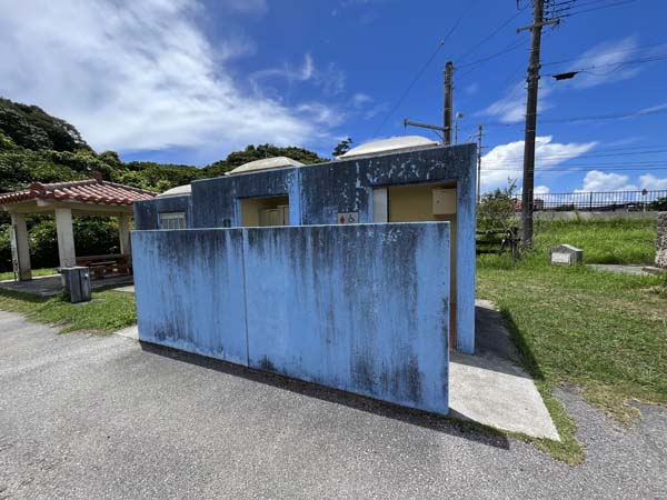 08漢那農村_多目的広場-トイレ