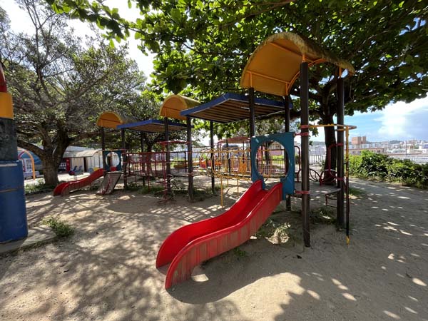 09海軍壕公園_幼児用複合遊具1