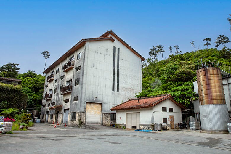 ヘリオス酒造|ロックで注がれる「くら」