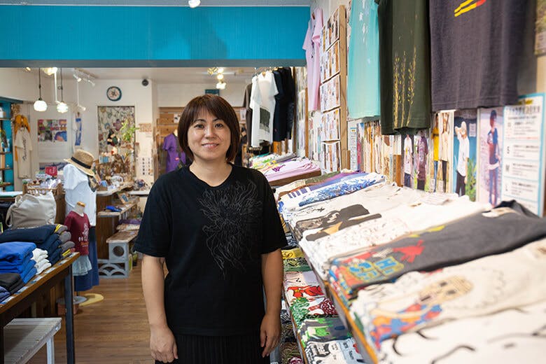 琉球ぴらす｜女性店長の翁長（おなが）さん