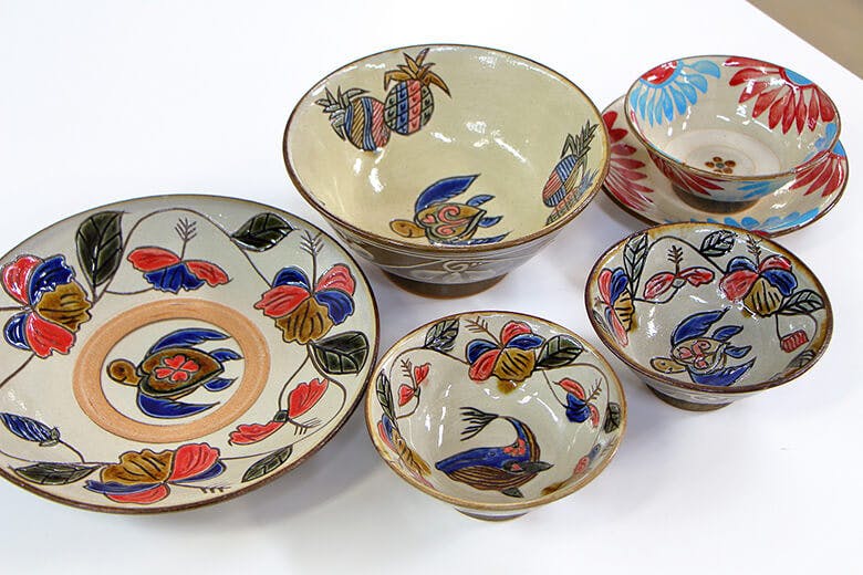 やちむんの里｜金城次郎さんの孫、藤岡香奈子さんの作品