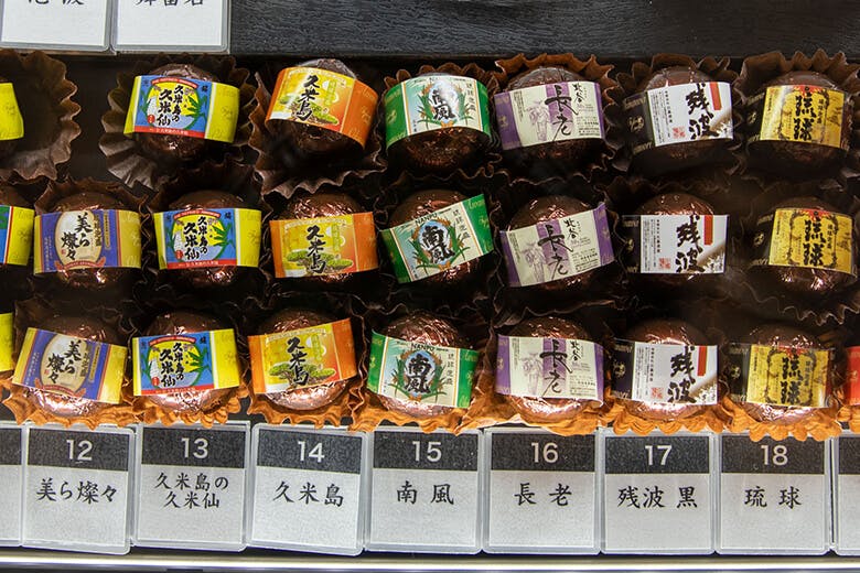 ファッションキャンディ｜沖縄本島と離島を含めた酒造所の46銘柄が揃う「泡盛BONBON」