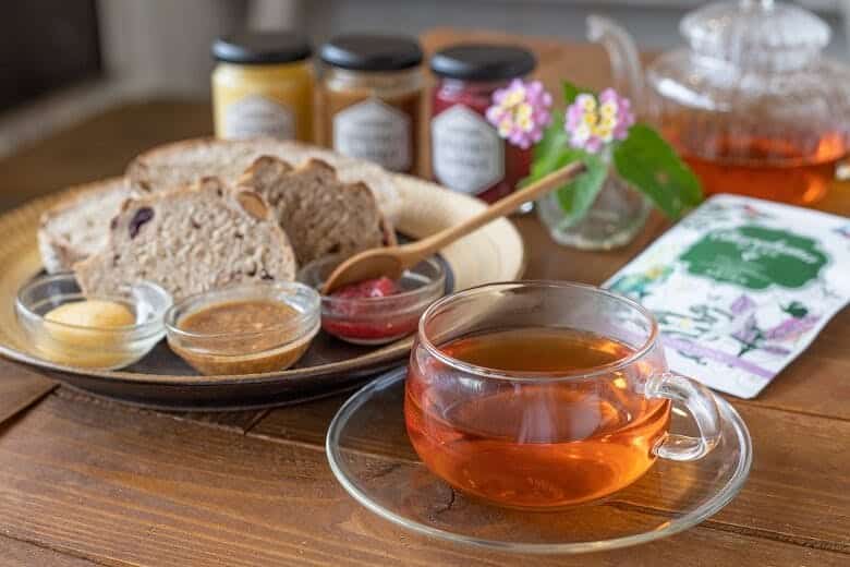 美ら花（ちゅらばな）紅茶｜クラシックティーとパン