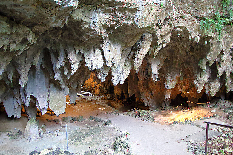 ガンガラーの谷「武芸洞」