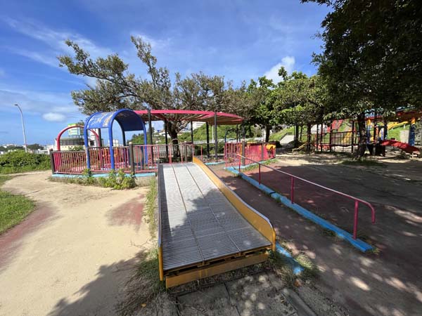 10海軍壕公園_幼児用複合遊具2
